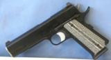 Dan Wesson Valor Black 1911 - 2 of 4