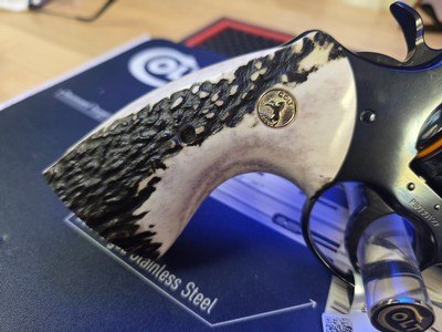 COLT PYTHON GENUINE STAG GRIPS - Image 4 of 15