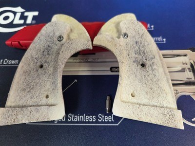 COLT PYTHON GENUINE ELK STAG TARGET GRIPS - Image 4 of 13