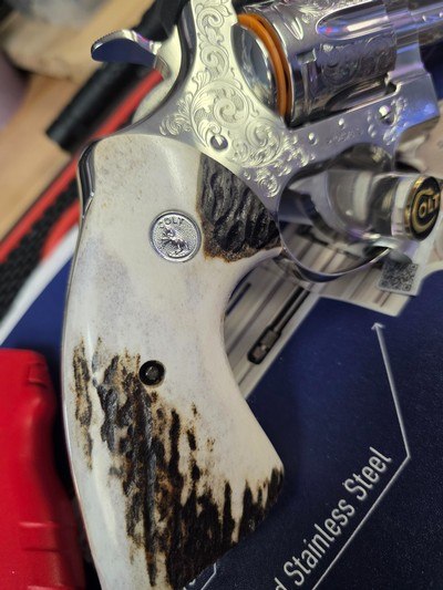 COLT PYTHON GENUINE ELK STAG TARGET GRIPS - Image 10 of 13