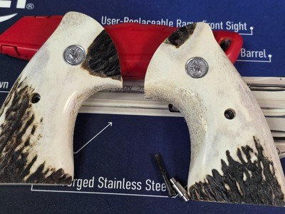 COLT PYTHON GENUINE ELK STAG TARGET GRIPS - Image 1 of 13