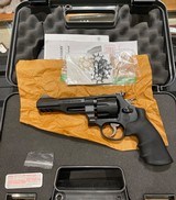 Smith & Wesson M&P R8 357mag - 1 of 6