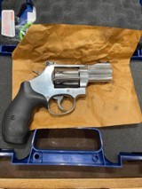 Smith & Wesson 686-6 7 round 357 magnum - 1 of 4