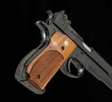 Smith & Wesson Model 52-2 .38SPL – c1993, MINT, UNFIRED, BOX, vintage firearms - 13 of 18