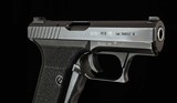 H&K P7M8 9mm Luger – FACTORY CASE, 3 MAGS, MANUAL, vintage firearms - 4 of 19
