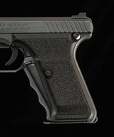 H&K P7M8 9mm Luger – FACTORY CASE, 3 MAGS, MANUAL, vintage firearms - 8 of 19