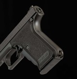 H&K P7M8 9mm Luger – FACTORY CASE, 2 MAGS, TOOLS, MANUAL, vintage firearms - 12 of 19