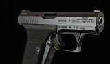 H&K P7M8 9mm Luger – FACTORY CASE, 2 MAGS, TOOLS, MANUAL, vintage firearms - 4 of 19