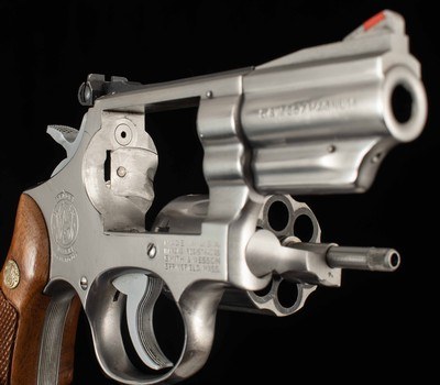 Smith & Wesson Model 66-1 .357MAG – 1981, 2.5” BARREL, STAINLESS STEEL, vintage firearms - Image 13 of 15