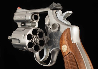 Smith & Wesson Model 66-1 .357MAG – 1981, 2.5” BARREL, STAINLESS STEEL, vintage firearms - Image 12 of 15