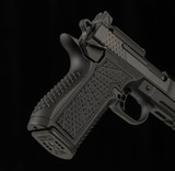 Wilson Combat SFX9, 9mm – OPTIC READY, 15-ROUND, 3.25”, LIGHTRAIL, USED, vintage firearms - 11 of 14