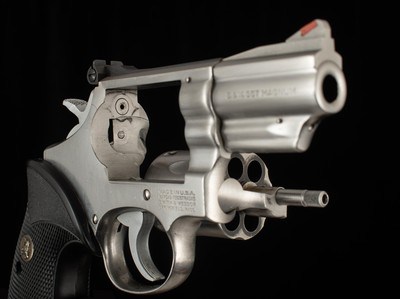 Smith & Wesson Model 66-1 .357MAG – 1981, 2.5” BARREL, STAINLESS STEEL, vintage firearms - Image 13 of 13
