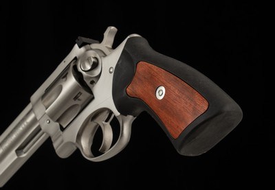 Ruger GP100 .357 Magnum – 2007, 4” BARREL, STAINLESS STEEL, ACCESSORIES, vintage firearms - Image 9 of 16