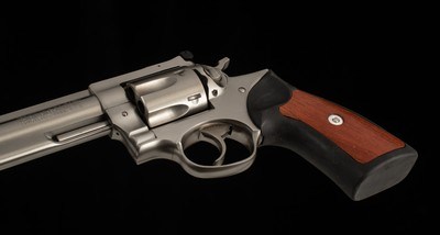 Ruger GP100 .357 Magnum – 2007, 4” BARREL, STAINLESS STEEL, ACCESSORIES, vintage firearms - Image 8 of 16