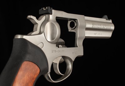 Ruger GP100 .357 Magnum – 2007, 4” BARREL, STAINLESS STEEL, ACCESSORIES, vintage firearms - Image 13 of 16