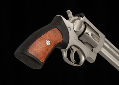 Ruger GP100 .357 Magnum – 2007, 4” BARREL, STAINLESS STEEL, ACCESSORIES, vintage firearms - Image 10 of 16