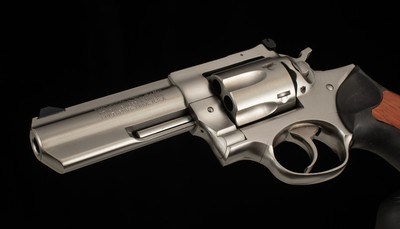 Ruger GP100 .357 Magnum – 2007, 4” BARREL, STAINLESS STEEL, ACCESSORIES, vintage firearms - Image 7 of 16