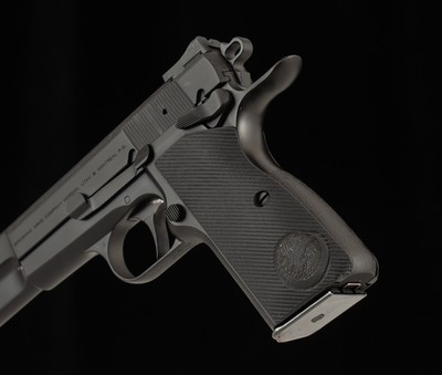 Nighthawk Browning Hi-Power 9mm – 2016, 4 MAGS, RANGE BAG, PAPERS, vintage firearms - Image 10 of 15