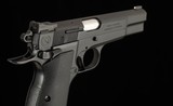 Nighthawk Browning Hi-Power 9mm – 2016, 4 MAGS, RANGE BAG, PAPERS, vintage firearms - Image 6 of 15