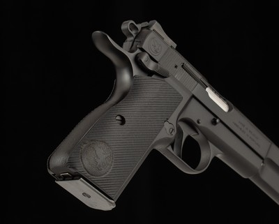 Nighthawk Browning Hi-Power 9mm – 2016, 4 MAGS, RANGE BAG, PAPERS, vintage firearms - Image 11 of 15