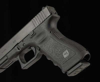Glock 17 Gen 3 9mm - 2006, UNFIRED, 99%+, CASED, 2 MAGS, ACCESSORIES, vintage firearms - Image 10 of 13