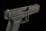 Glock 17 Gen 3 9mm - 2006, UNFIRED, 99%+, CASED, 2 MAGS, ACCESSORIES, vintage firearms - Image 6 of 13