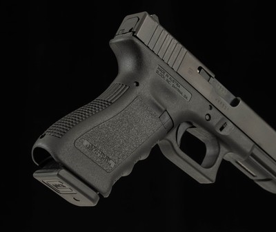 Glock 17 Gen 3 9mm - 2006, UNFIRED, 99%+, CASED, 2 MAGS, ACCESSORIES, vintage firearms - Image 11 of 13