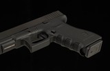 Glock 17 Gen 3 9mm - 2006, UNFIRED, 99%+, CASED, 2 MAGS, ACCESSORIES, vintage firearms - Image 9 of 13