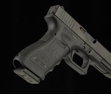 Glock 17 Gen 3 9mm - 2006, UNFIRED, 99%+, CASED, 2 MAGS, ACCESSORIES, vintage firearms - Image 11 of 13