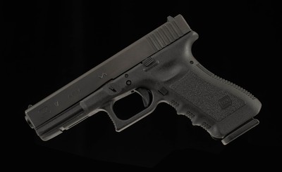 Glock 17 Gen 3 9mm - 2006, UNFIRED, 99%+, CASED, 2 MAGS, ACCESSORIES, vintage firearms - Image 2 of 13
