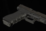Glock 17 Gen 3 9mm - 2006, UNFIRED, 99%+, CASED, 2 MAGS, ACCESSORIES, vintage firearms - Image 12 of 13