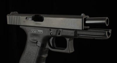 Glock 17 Gen 3 9mm - 2006, UNFIRED, 99%+, CASED, 2 MAGS, ACCESSORIES, vintage firearms - Image 5 of 13