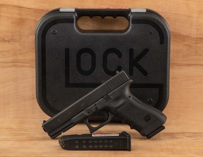 Glock 17 Gen 3 9mm - 2006, UNFIRED, 99%+, CASED, 2 MAGS, ACCESSORIES, vintage firearms - Image 1 of 13