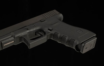 Glock 17 Gen 3 9mm - 2006, UNFIRED, 99%+, CASED, 2 MAGS, ACCESSORIES, vintage firearms - Image 9 of 13
