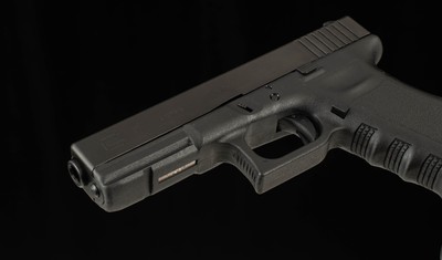 Glock 17 Gen 3 9mm - 2006, UNFIRED, 99%+, CASED, 2 MAGS, ACCESSORIES, vintage firearms - Image 8 of 13