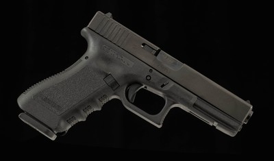 Glock 17 Gen 3 9mm - 2006, UNFIRED, 99%+, CASED, 2 MAGS, ACCESSORIES, vintage firearms - Image 3 of 13