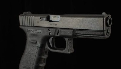 Glock 17 Gen 3 9mm - 2006, UNFIRED, 99%+, CASED, 2 MAGS, ACCESSORIES, vintage firearms - Image 4 of 13