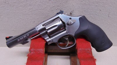 Smith & Wesson 67-5 38 Special Boxed Mint - Image 3 of 12