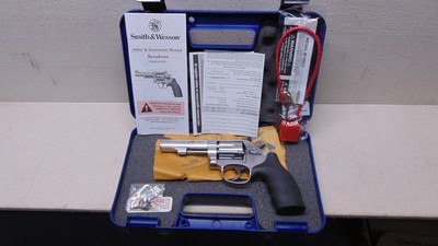 Smith & Wesson 67-5 38 Special Boxed Mint