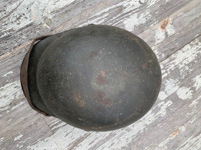 ORIGINAL WWII GERMAN WEHRMACHTM40 HELMET with Liner and Chin Strap - Image 7 of 9