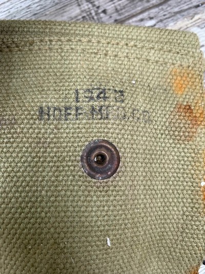 WW-2 US ARMY PISTOL HOLSTER M1911 BOYT 1942 and complete RIG - Image 6 of 13