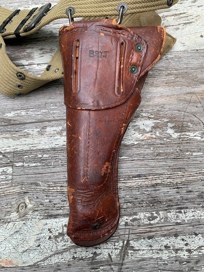 WW-2 US ARMY PISTOL HOLSTER M1911 BOYT 1942 and complete RIG - Image 3 of 13