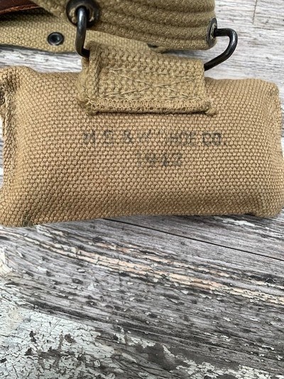 WW-2 US ARMY PISTOL HOLSTER M1911 BOYT 1942 and complete RIG - Image 9 of 13