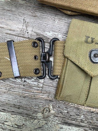 WW-2 US ARMY PISTOL HOLSTER M1911 BOYT 1942 and complete RIG - Image 12 of 13