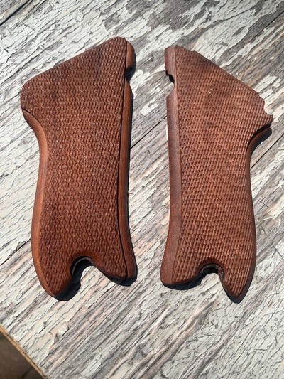 Swedish Luger Grips, Original Mint condition - Image 1 of 8