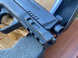 Smith & Wesson M&P 40 Compact M2.0
4” - 4 of 7