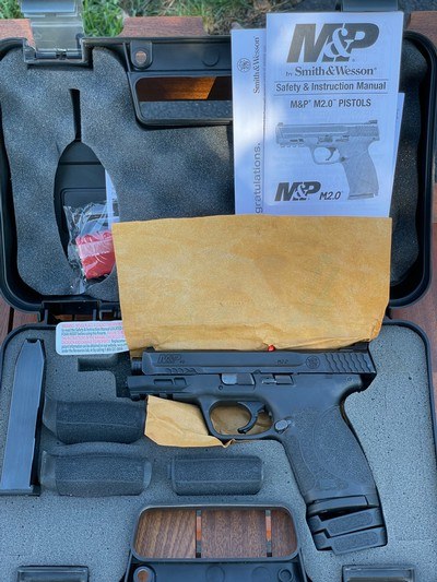 Smith & Wesson M&P 40 Compact M2.0
4 