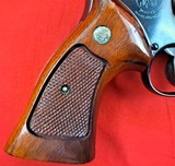 Smith & Wesson
model 27-2
in 357mag WITH 8 3/8" BARREL IN IT'S WOODEN PRESENTATION BOX - 8 of 15