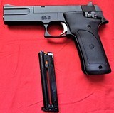 Smith & Wesson model 422 pistol 22lr - 9 of 12