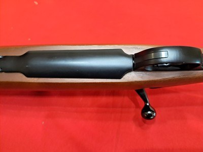 Ruger M77 7mm mag rifle with scope rings - Image 8 of 13